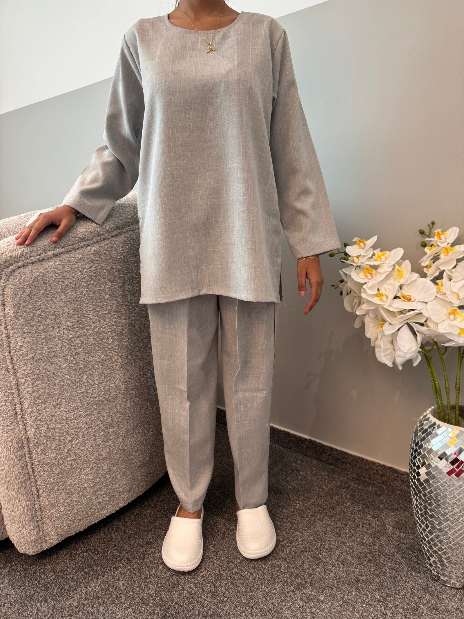 clothes for maids - الصورة 2