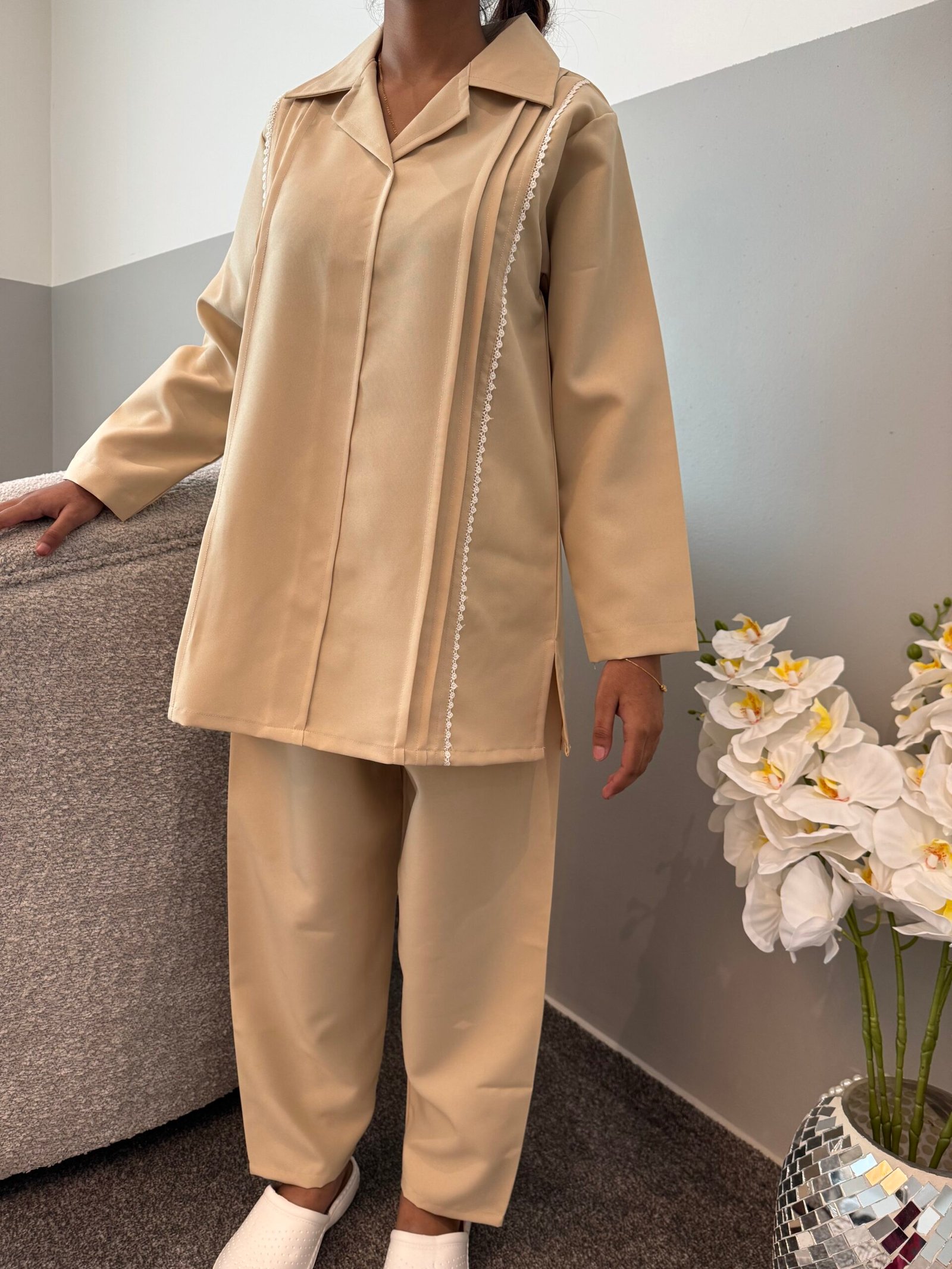 clothes for maids - الصورة 2